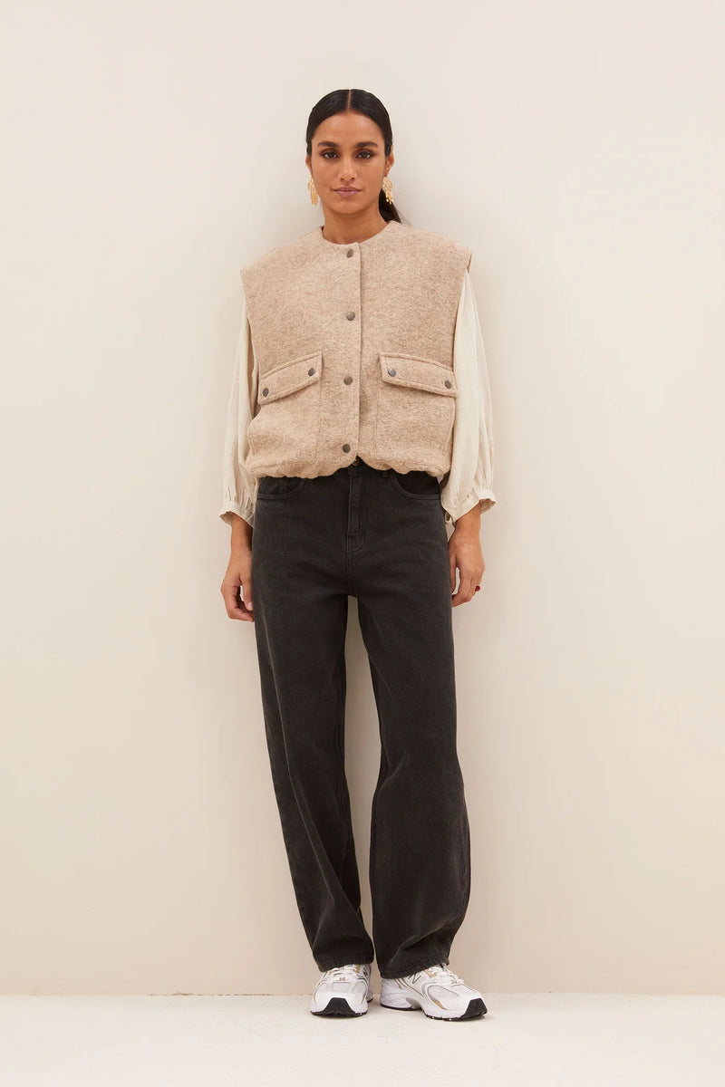 Maggie sleeveless jacket Dark sand