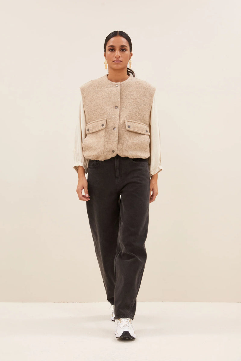 Maggie sleeveless jacket Dark sand