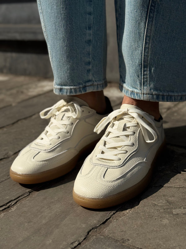 Alley Off-white