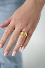 Dynamic texture ring Gold