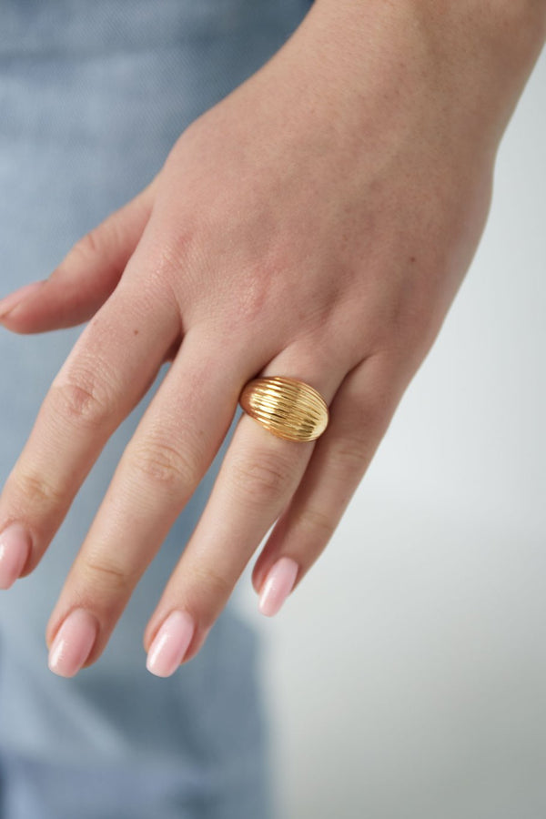 Dynamic texture ring Gold