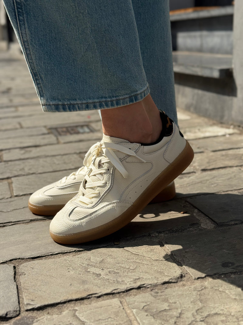 Alley Off-white