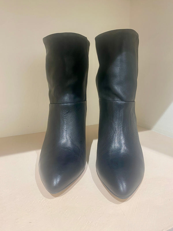Rebel boots black