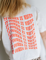 'It comes in waves' T-shirt Cream/Neon
