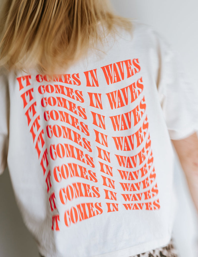 'It comes in waves' T-shirt Cream/Neon